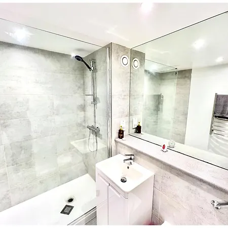 Modern Centre Apartman *