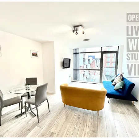 Modern Centre Apartment *