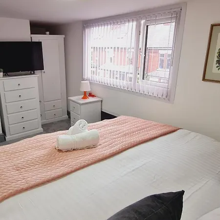 Large Victorian House 15 Minutes From Centre Feriehus