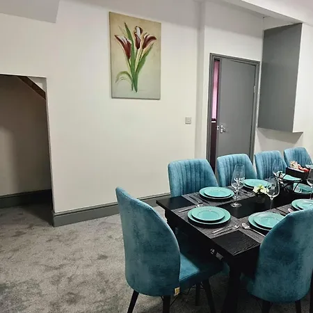 Large Victorian House 15 Minutes From Centre Holiday home Manchester