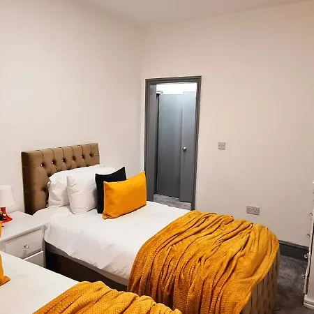 Large Victorian House 15 Minutes From Centre