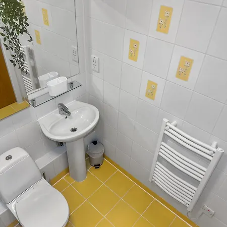 アパート Cozy - 2 Beds, Sleeps 5, Free Parking! マンチェスター