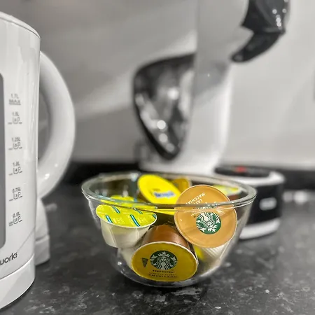 Cozy - 2 Beds, Sleeps 5, Free Parking! Manchester