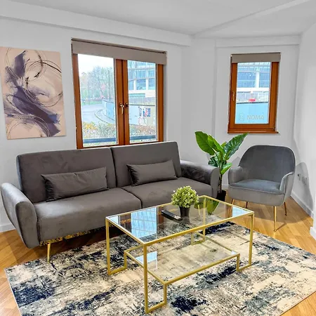 アパート Cozy - 2 Beds, Sleeps 5, Free Parking! マンチェスター