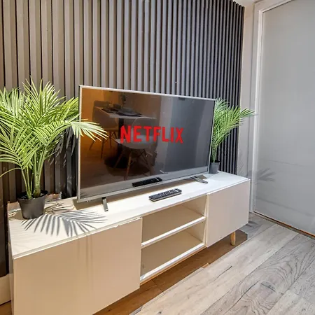 The Cityscape -by Parydise Ltd - Modern 1 Bed - Sleeps 3 - Ideal For Business Or Leisure Stays! Manchester