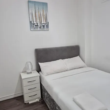Lejlighed Affordably Elegant Close To Coop Live, Etihad Stadium And Centre *