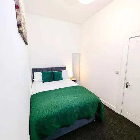 Ideal For Groups - 2 Bedroom Modern - Free Parking, Transit Links, Close To Stadiums * מנצ'סטר