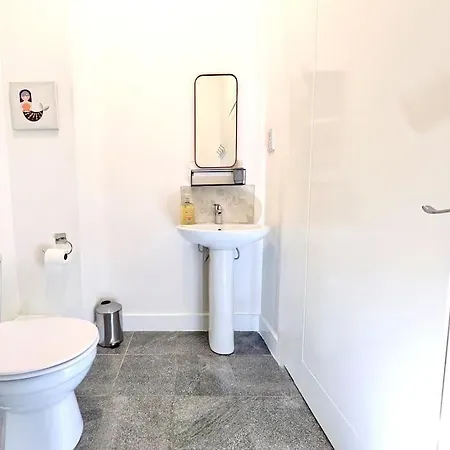 דירה Ideal For Groups - 2 Bedroom Modern - Free Parking, Transit Links, Close To Stadiums *