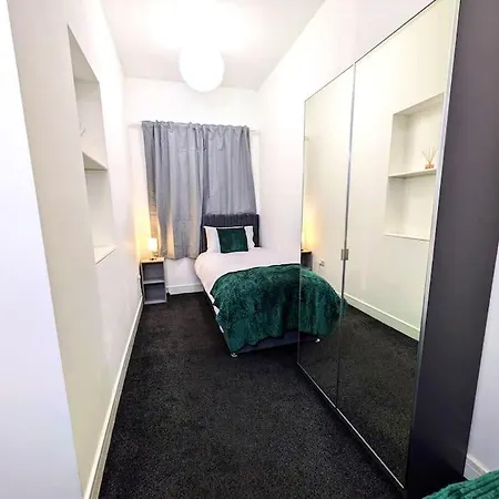 דירה Ideal For Groups - 2 Bedroom Modern - Free Parking, Transit Links, Close To Stadiums *