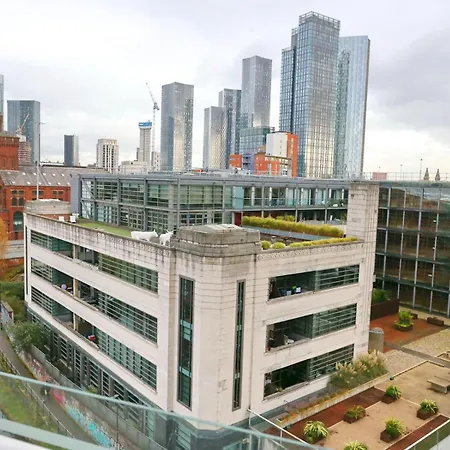 Canal Side & Great View Walk To Manchester - Pass The Keys