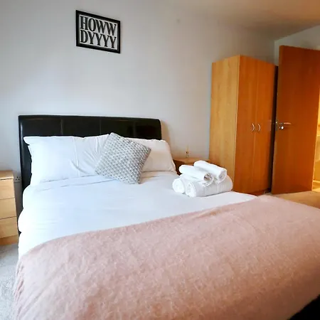 Canal Side & Great View Walk To Manchester - Pass The Keys מנצ'סטר