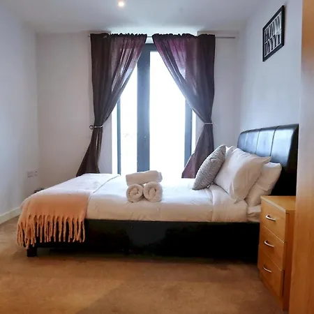 Canal Side & Great View Walk To Manchester - Pass The Keys מנצ'סטר