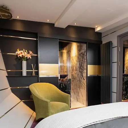 Stunning 130ft Classic Yacht マンチェスター