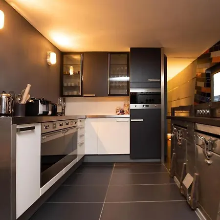 Stunning 130ft Classic Yacht * マンチェスター