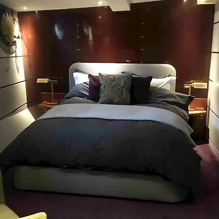 Stunning 130ft Classic Yacht * マンチェスター