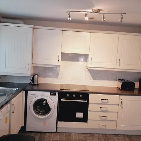 Modern 2 Bed, 2 Bath Near Etihad Stadium And Coop Live