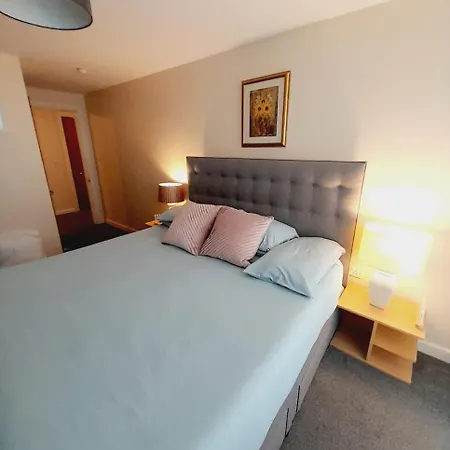 Apartment Modern 2 Bed, 2 Bath Near Etihad Stadium&coop Live