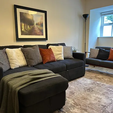 Serene Retreat Sleeps 6 With Garden *