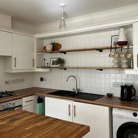 Serene Retreat Sleeps 6 With Garden * Manchester