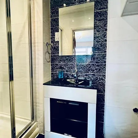 13 Guests - Free Parking - House *