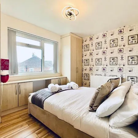 13 Guests - Free Parking - House