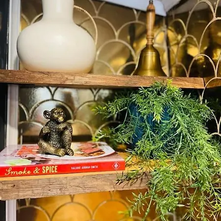 Bespoke Narrowboat Apartment *