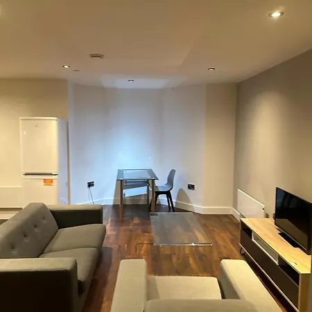 Апартаменты 2 Bed Spacious Flat - Canal View *