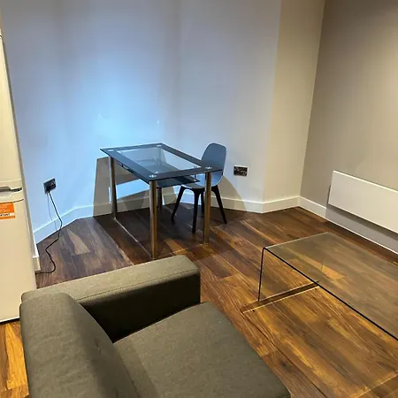 2 Bed Spacious Flat - Canal View Апартаменты Манчестер