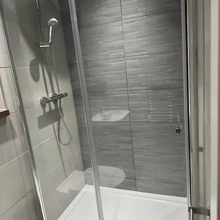 2 Bed Spacious Flat - Canal View * Манчестер