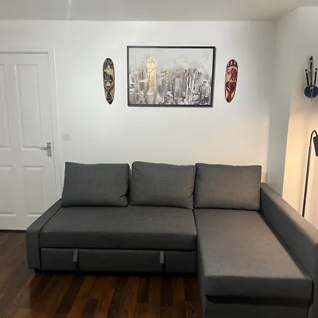 Apartman New Getaway House With 2 Free Parking