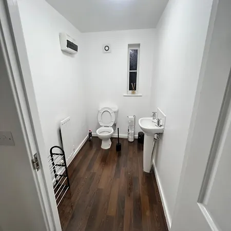 Apartman New Getaway House With 2 Free Parking *
