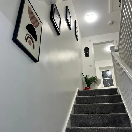 Apartamento New Getaway House With 2 Free Parking *