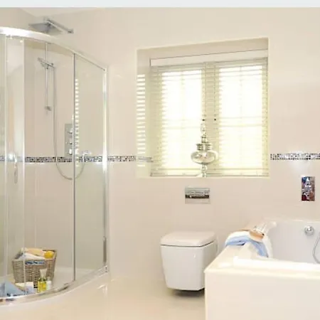 Modern 2 Bed Flat Didsbury شقة