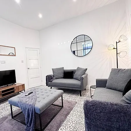 Four Bedroom House By Brookland Serviced Short Lets With Free Wifi