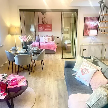 Pretty Pink Posh Penthouse Διαμέρισμα Μάντσεστερ