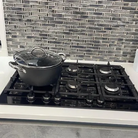 - 1 Bed- Garden - Parking *