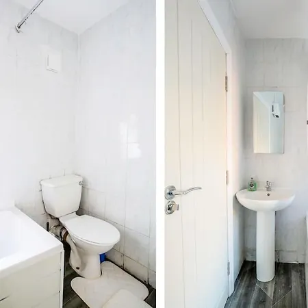 4 Bedroom House, Great Location! * Манчестер