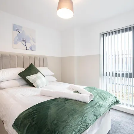 - Luxury Serviced Apartment, Close To Old Trafford, Centre, Media City, Etihad, Coop Live, Ao Arena, Salford Quays, Sleeps Up To 6, With Free Private Car Parking * Manchester