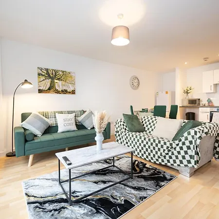 Apartment - Luxury Serviced Apartment, Close To Old Trafford, Centre, Media City, Etihad, Coop Live, Ao Arena, Salford Quays, Sleeps Up To 6, With Free Private Car Parking