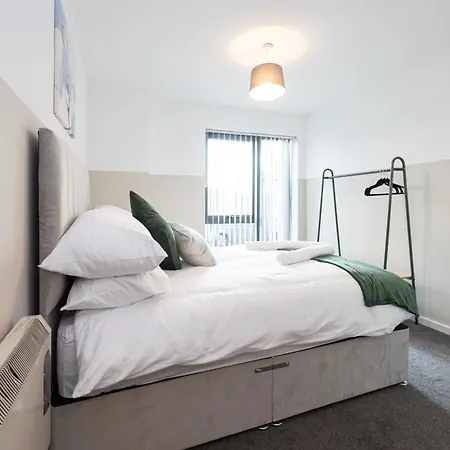 - Luxury Serviced Apartment, Close To Old Trafford, Centre, Media City, Etihad, Coop Live, Ao Arena, Salford Quays, Sleeps Up To 6, With Free Private Car Parking * Manchester