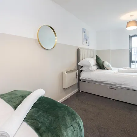 Appartement - Beautiful Serviced Apartment, Amazing Location, Close To Old Trafford, Centre, Media City, Etihad, Coop Live, Ao Arena, Salford Quays, Sleeps Up To 6, With Free Private Car Parking