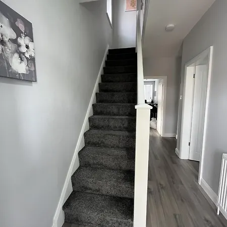 別荘 Modern 3-bed Stay-away-home Sleeps 6 Nr