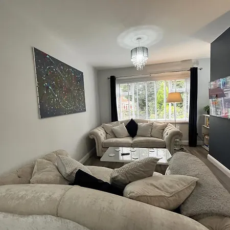 別荘 Modern 3-bed Stay-away-home Sleeps 6 Nr *