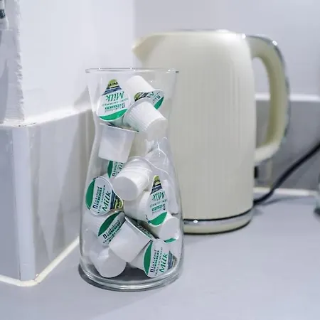 Spacious Deansgate Apartment, Free Park, Sleeps 8 Apartment