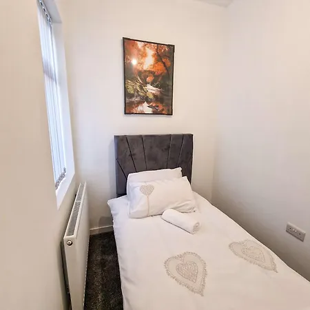 Superhost - Lovely 5 Bed Close To Centre Manchester