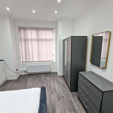 Superhost - Lovely 5 Bed Close To Centre Prázdninový dům