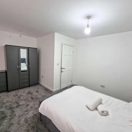 Superhost - Lovely 5 Bed Close To Centre Manchester