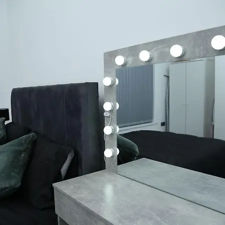 Full, Modern Family House In Salford بيت للعطل مانشستر