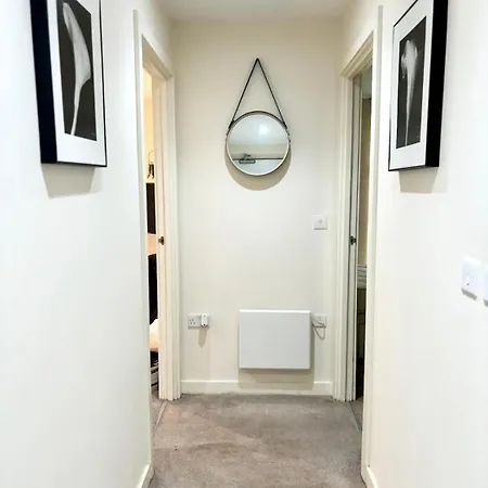 Entire Modern City Centre アパート