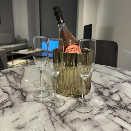 Luxurious 2 Bedroom Apartmán *